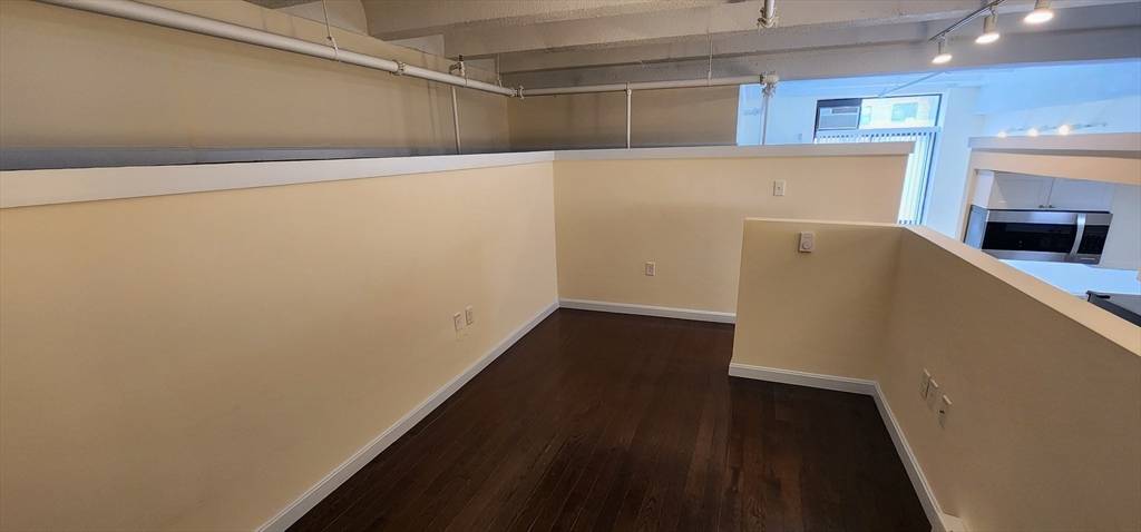 Boston, MA 02115,12 Stoneholm St #302