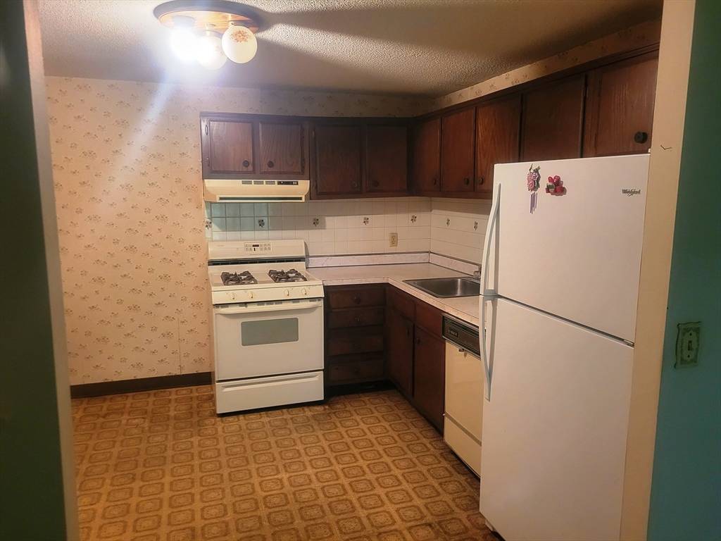 Lowell, MA 01852,1285 Lawrence Street #C8