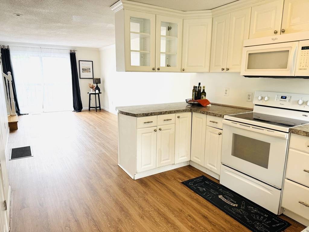 Lowell, MA 01854,11 W Bowers St #7