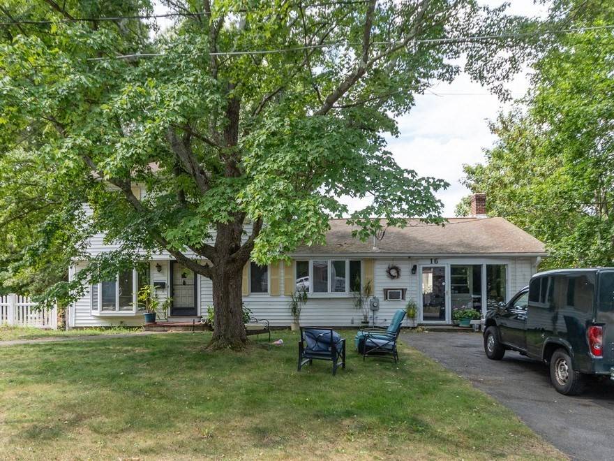 Walpole, MA 02081,16 Burrill St