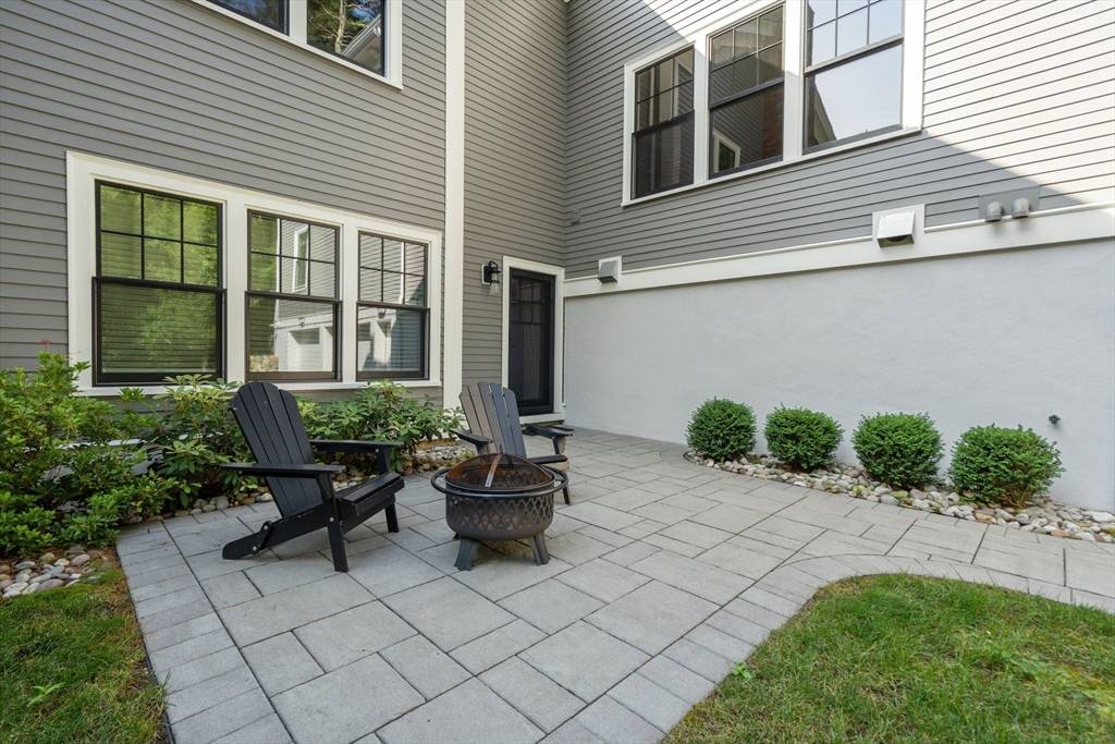 Weston, MA 02493,73 Chestnut Street #A