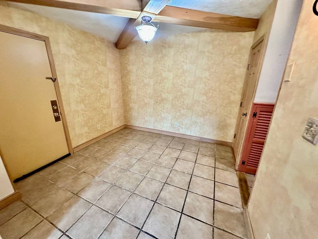 Brockton, MA 02301,104 Oak St #10