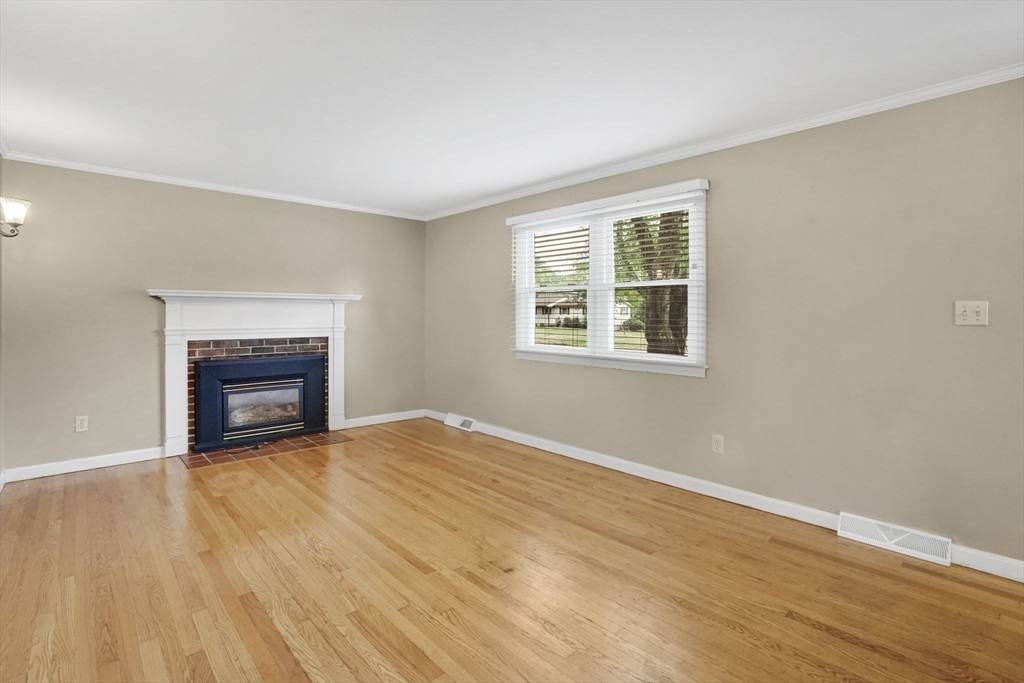 Ludlow, MA 01056,213 Clover Rd