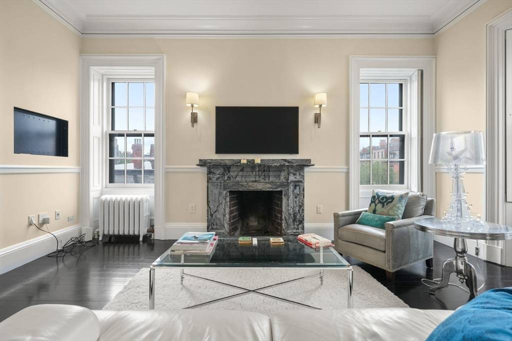 Boston, MA 02116,285 Clarendon St #4