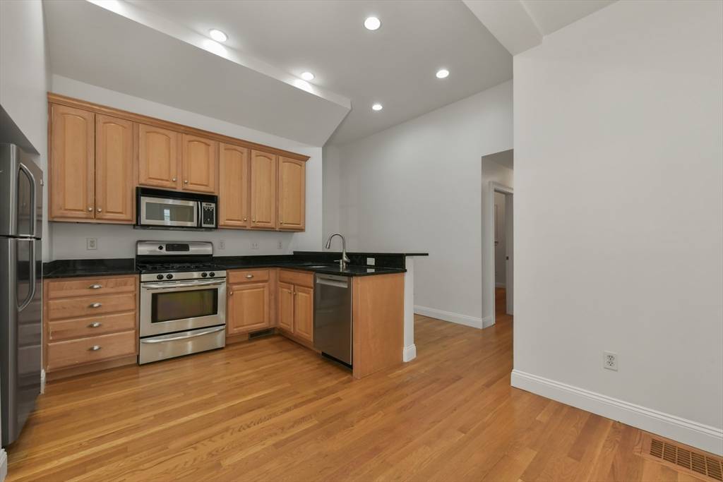 Boston, MA 02127,183 L St #1