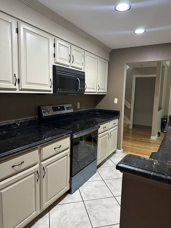 Wilbraham, MA 01095,2205 Boston Rd #M125
