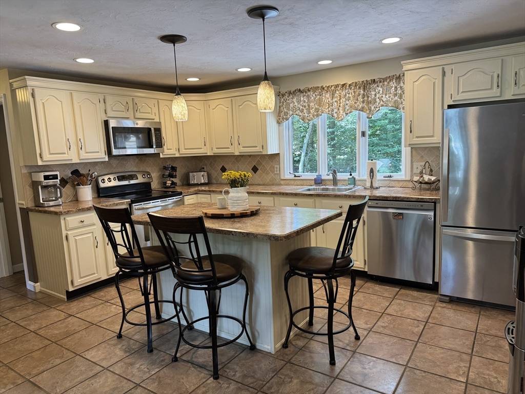 Raynham, MA 02767,72 Hickory Drive North