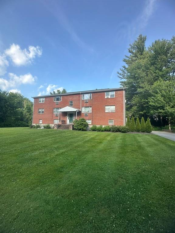Holliston, MA 01746,26 Burnap Rd #6