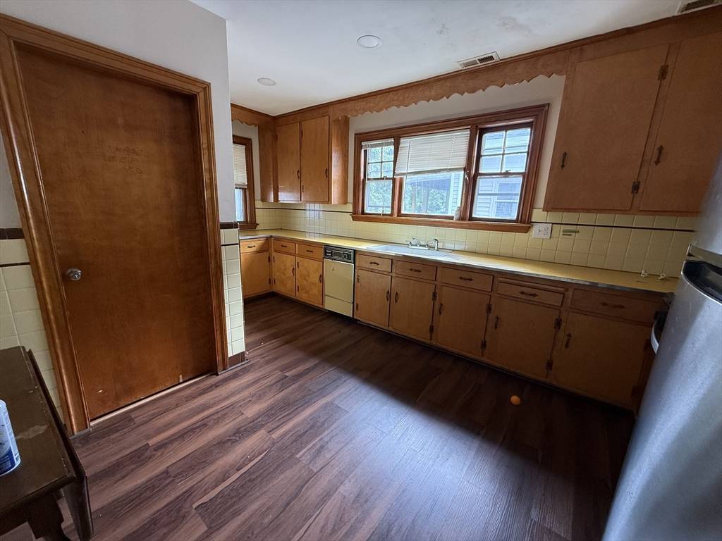 Revere, MA 02151,1706 North Shore #2