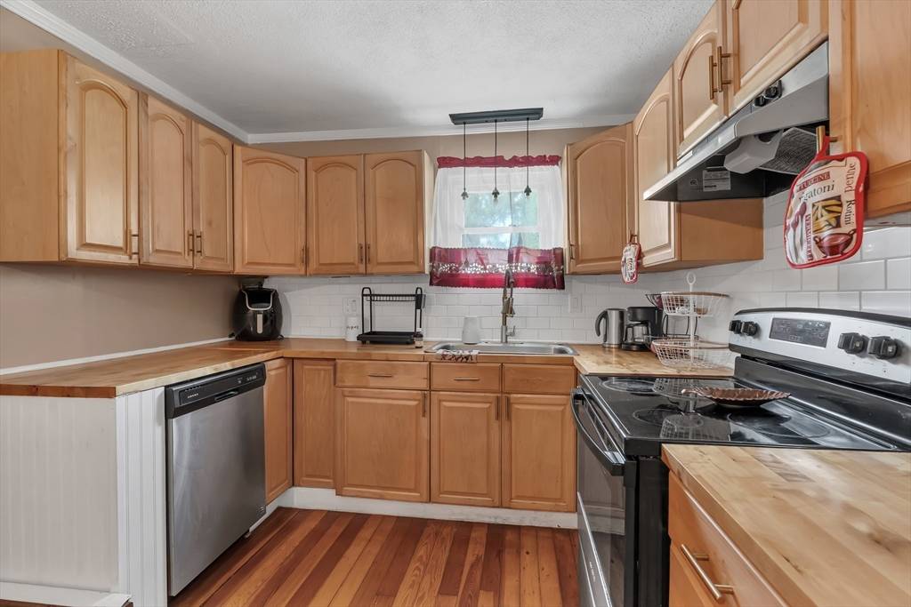 Attleboro, MA 02703,196-198 Knight Ave