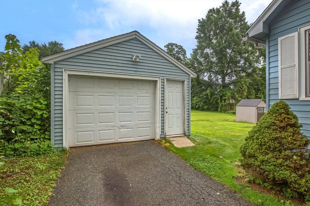 West Springfield, MA 01089,15 Oak St