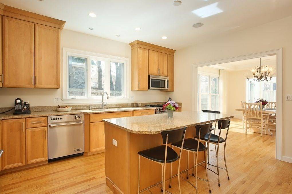 Newton, MA 02458,39 Green Park