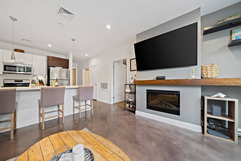 Quincy, MA 02169,1 Brook Rd #207