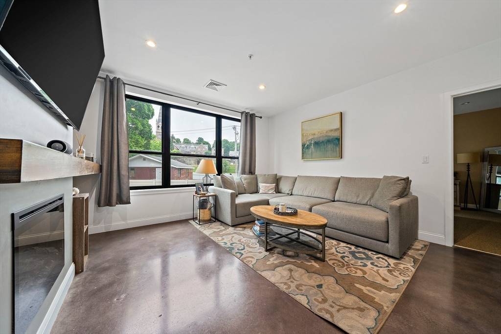 Quincy, MA 02169,1 Brook Rd #207