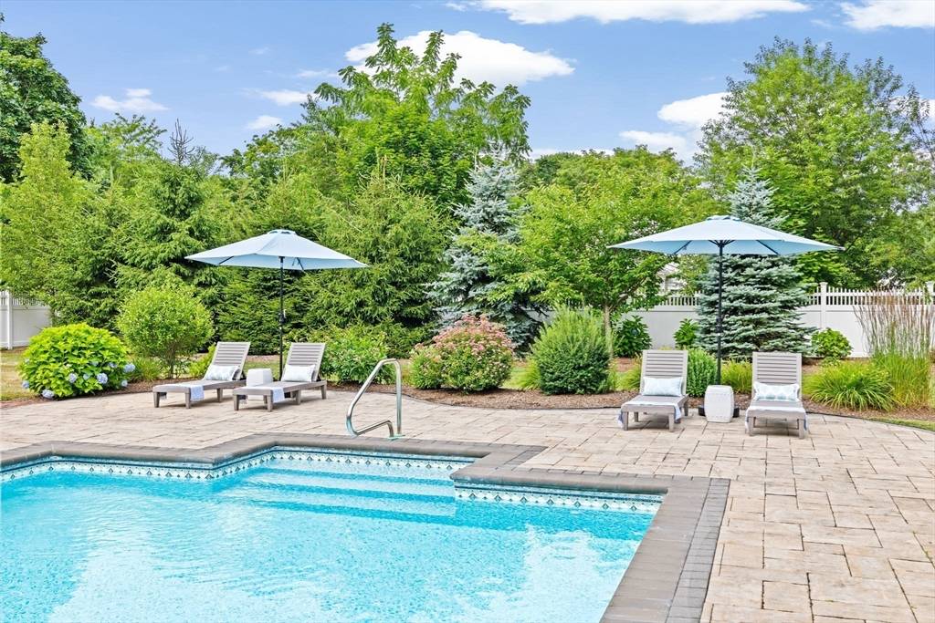 Hingham, MA 02043,6 Craig Ln