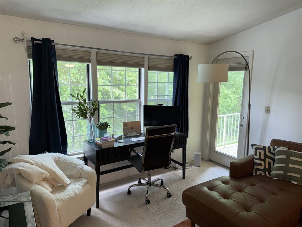 Natick, MA 01760,2 Squire Court #8