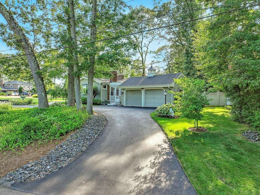 Seekonk, MA 02771,29 Sunset Drive
