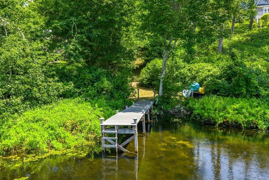 Falmouth, MA 02540,908 W Falmouth Hwy