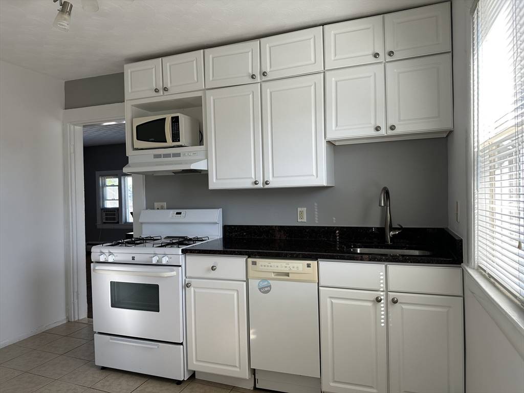 Cambridge, MA 02138,195 Concord Ave #11
