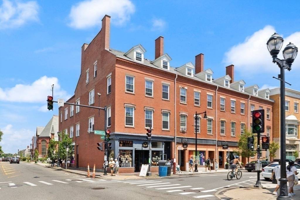 Salem, MA 01970,304 Essex St #1