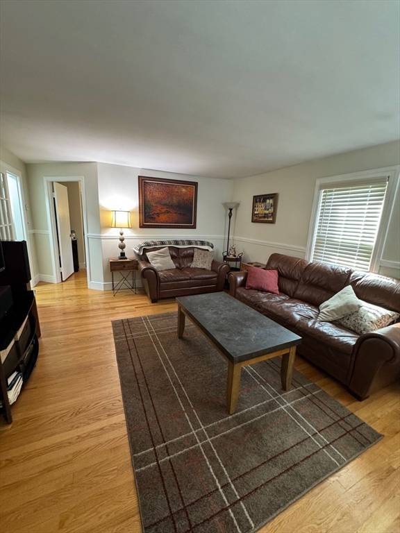 Salem, MA 01970,350 Jefferson Avenue #2
