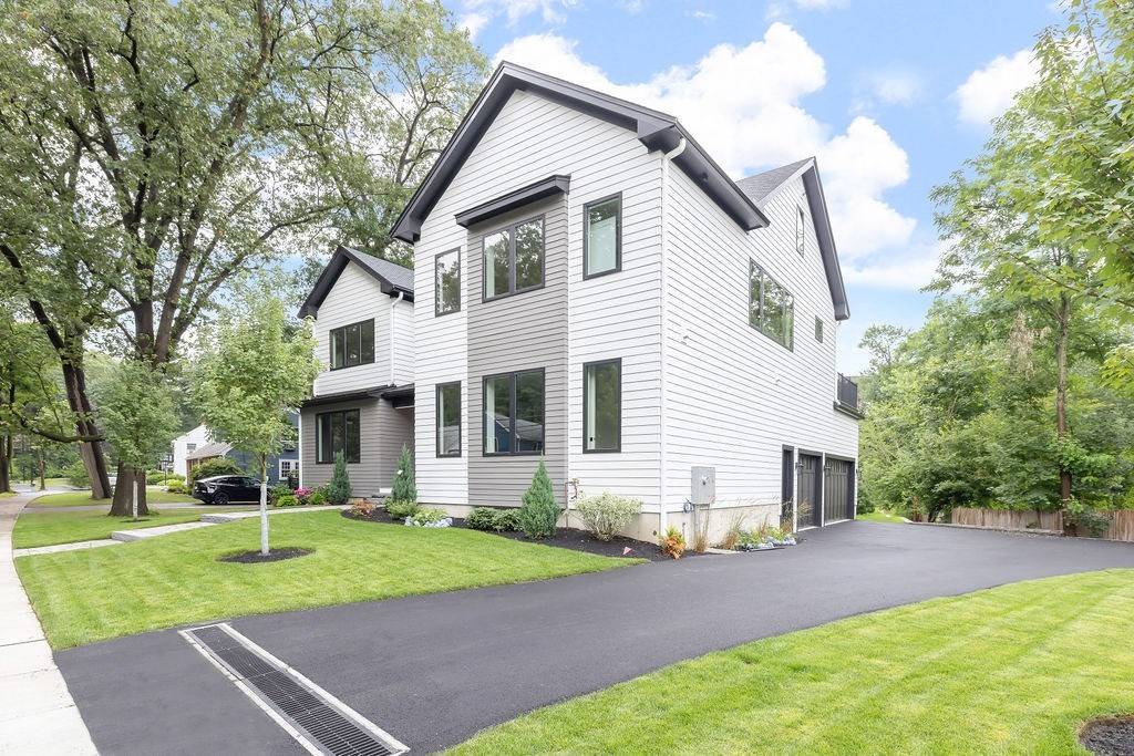 Newton, MA 02468,45 E Quinobequin Rd