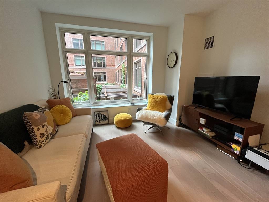 Boston, MA 02114,100 Lovejoy Wharf #4L