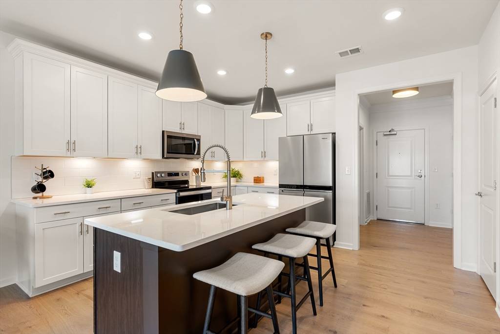 Woburn, MA 01801,6 Stratton Drive #303