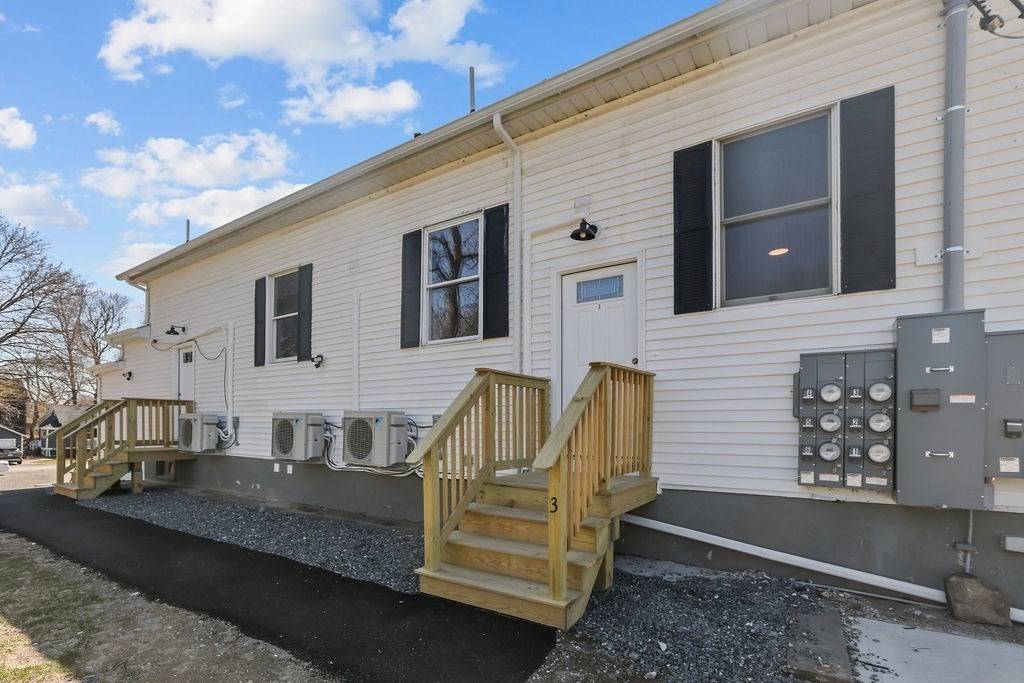 Seekonk, MA 02771,75 County Street #3
