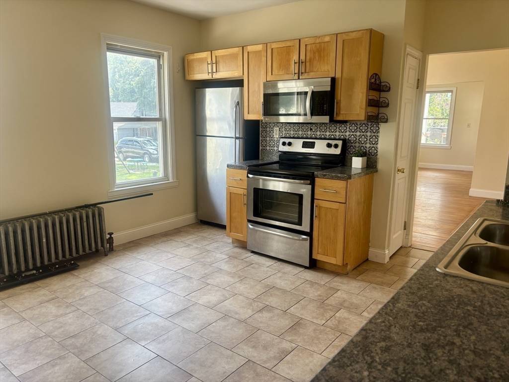 Worcester, MA 01603,8-10 Stearns St #1