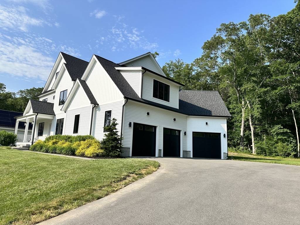 Holliston, MA 01746,7 Liberty Ln