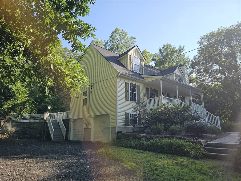 Millbury, MA 01527,286 Riverlin St