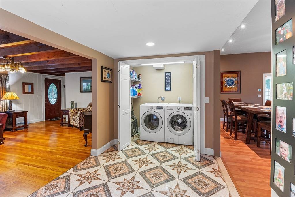 Weymouth, MA 02190,17 Buchanan Ln