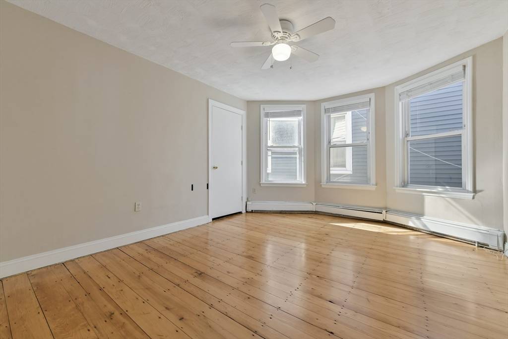 Boston, MA 02127,852 East Broadway #3
