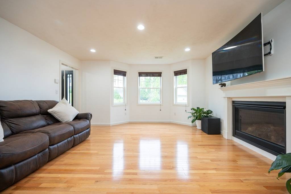 Blackstone, MA 01504,7 Willow Brook Lane