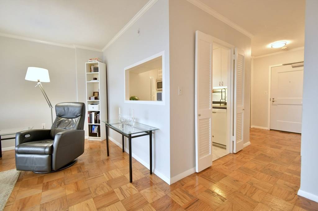 Boston, MA 02114,6 Whittier Pl #15O