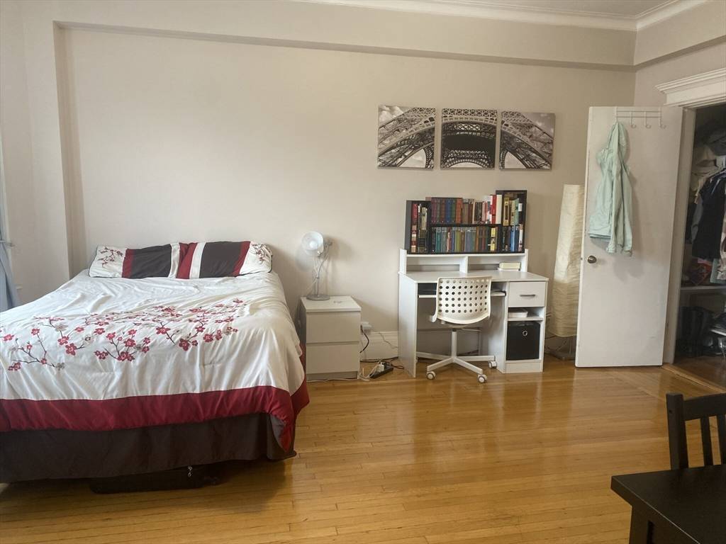 Boston, MA 02215,464 Commonwealth Avenue #34
