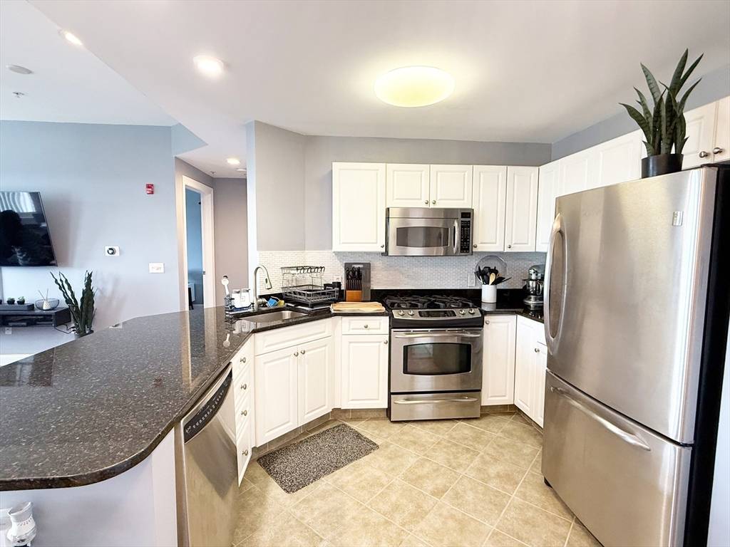 Braintree, MA 02184,614 Pond St #2406
