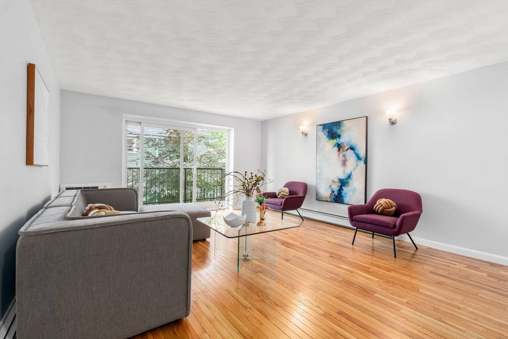 Brookline, MA 02446,15 Francis #33