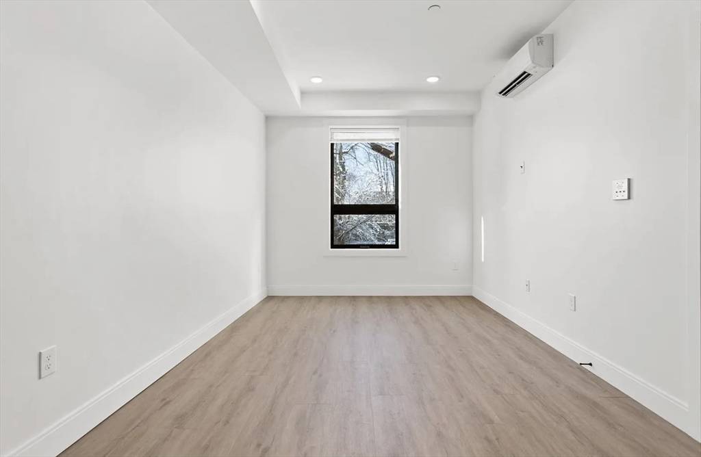 Boston, MA 02124,1137 Washington St #8