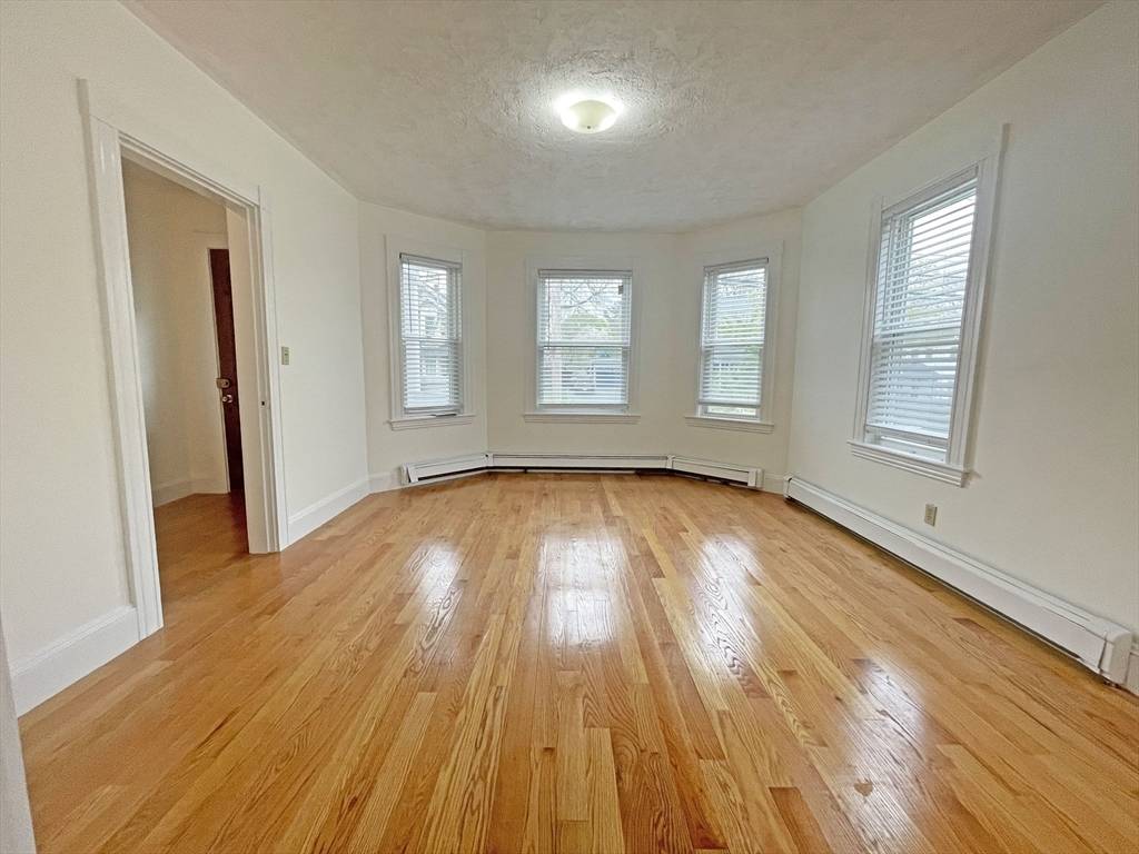 Newton, MA 02466,301 Lexington St #1
