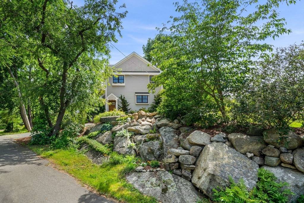 Gloucester, MA 01930,3 Cabot Ln