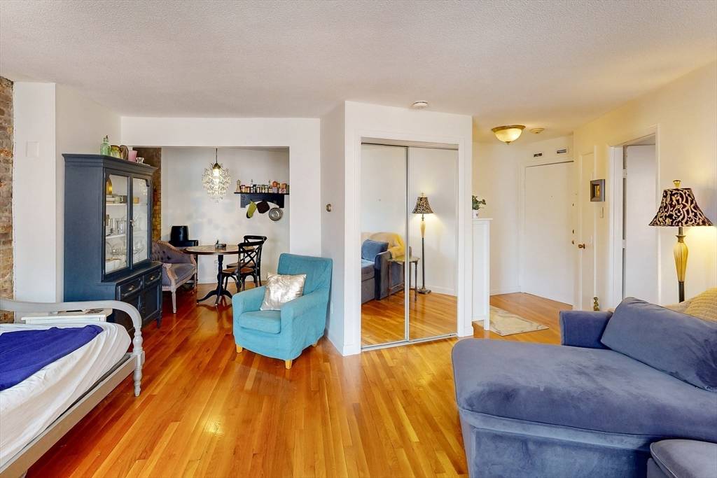 Boston, MA 02113,243 North St #5F
