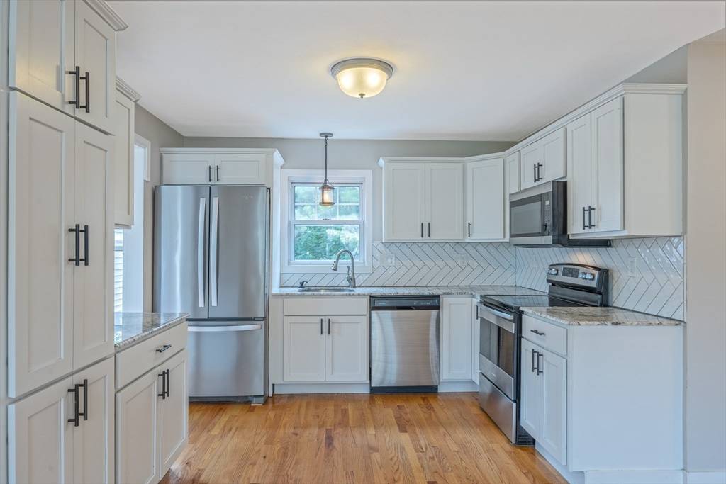South Hadley, MA 01075,11 Laurie Ave