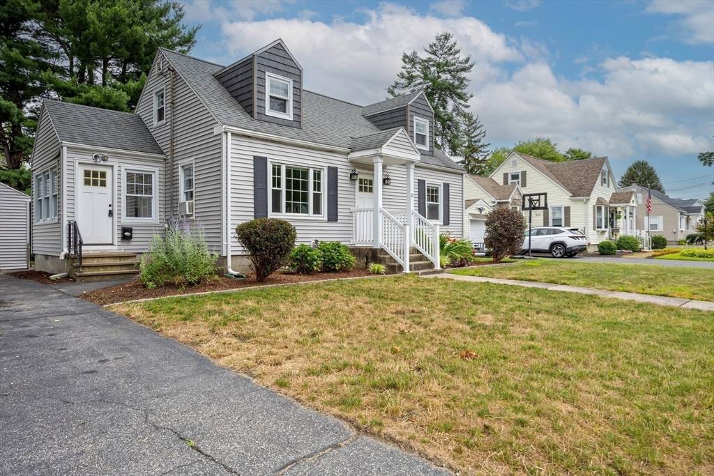 South Hadley, MA 01075,11 Laurie Ave