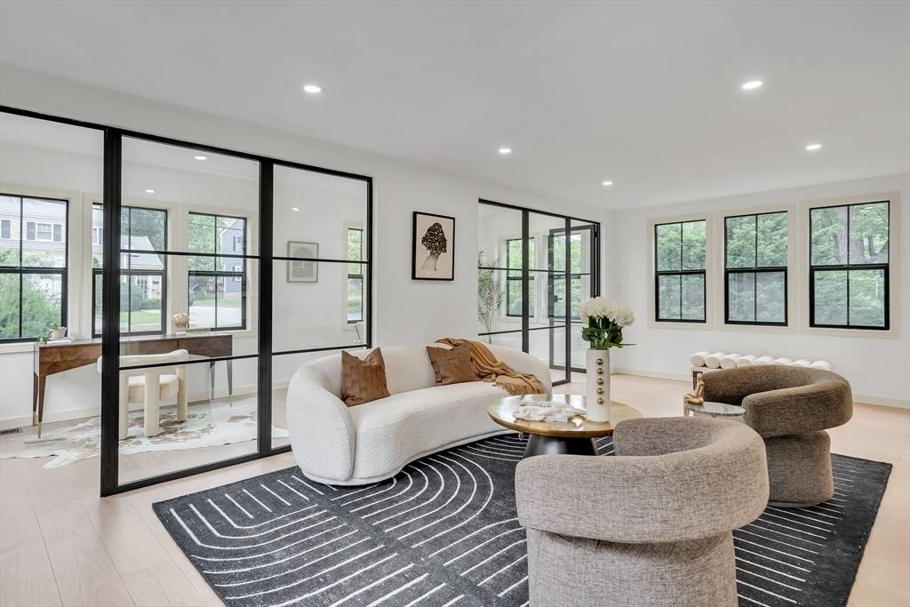 Arlington, MA 02474,7 Oak Hill Dr