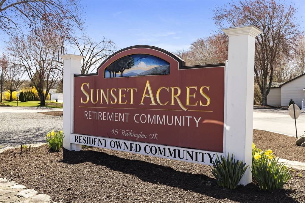 Plainville, MA 02762,8 Sunset Lane
