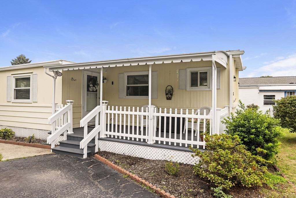 Plainville, MA 02762,8 Sunset Lane