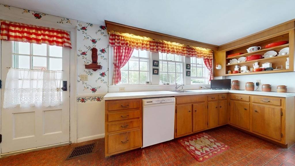 Yarmouth, MA 02664,109 Pleasant St