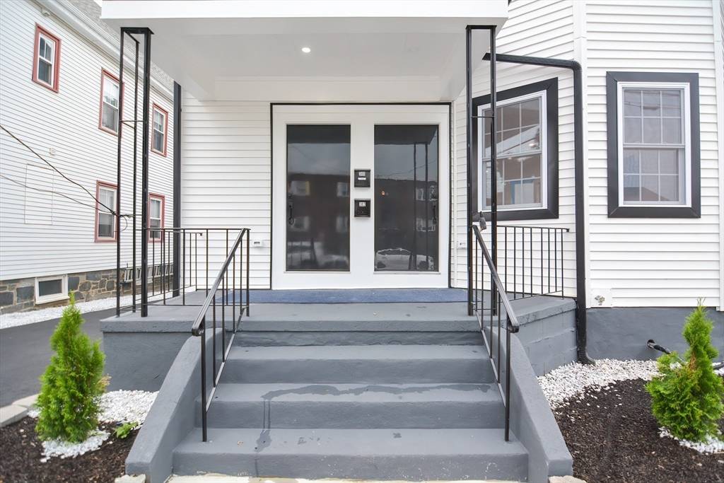 Medford, MA 02155,300-302 Main St #1